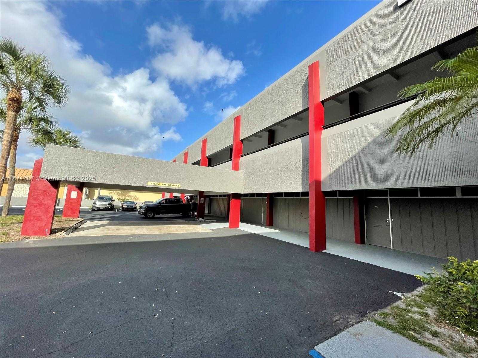 Small Image of 5975 Sunrise Blvd, Sunrise, FL 33313, USA Number 4