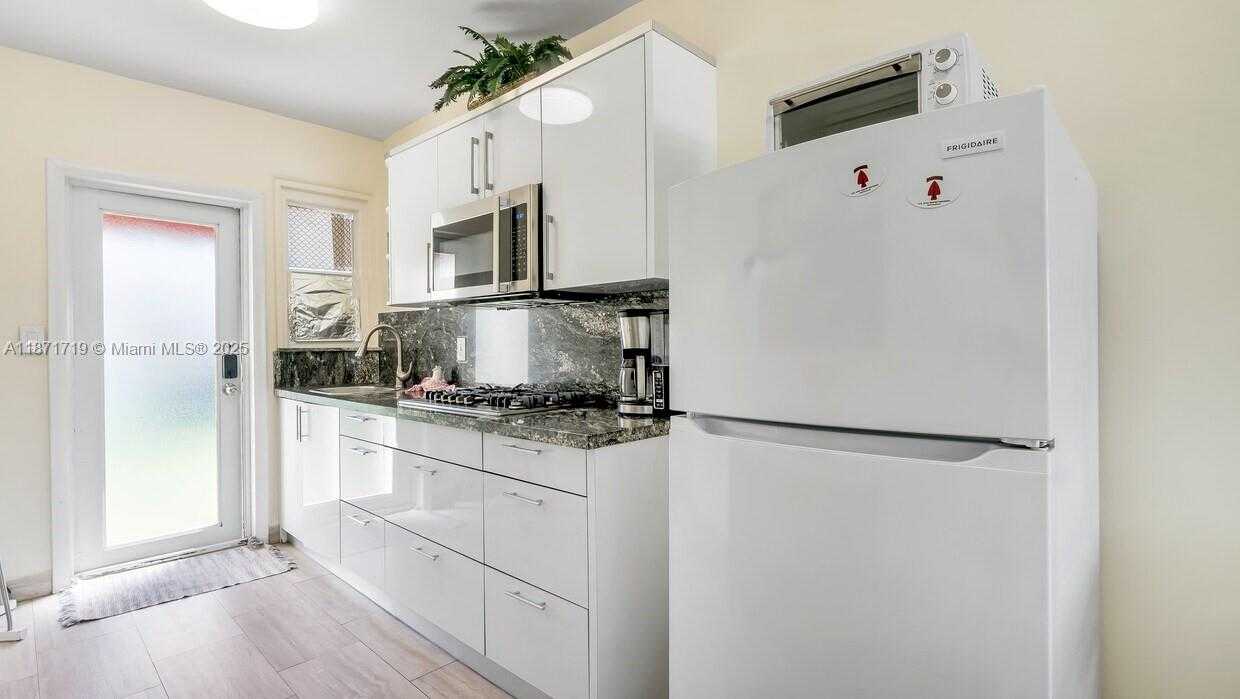 Small Image of 3405 NORTH OCEAN DR, Hollywood Number 6
