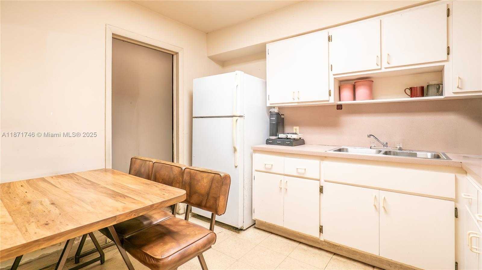 Small Image of 7250 NORTH EAST 4TH AVE, Miami Number 3