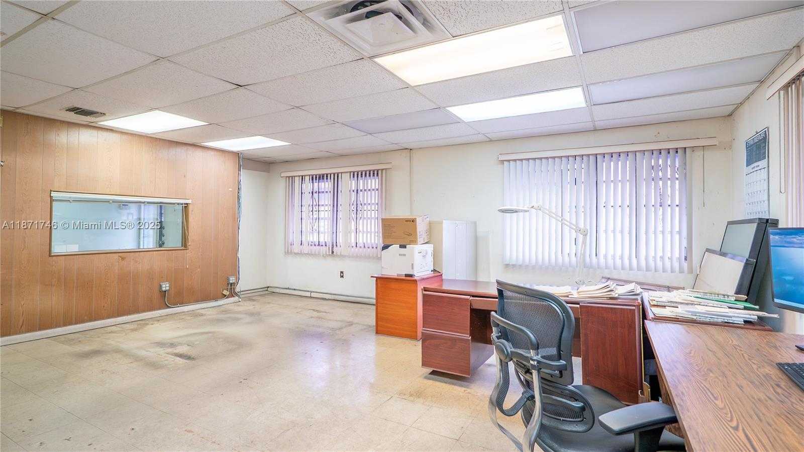 Small Image of 7250 NORTH EAST 4TH AVE, Miami Number 5
