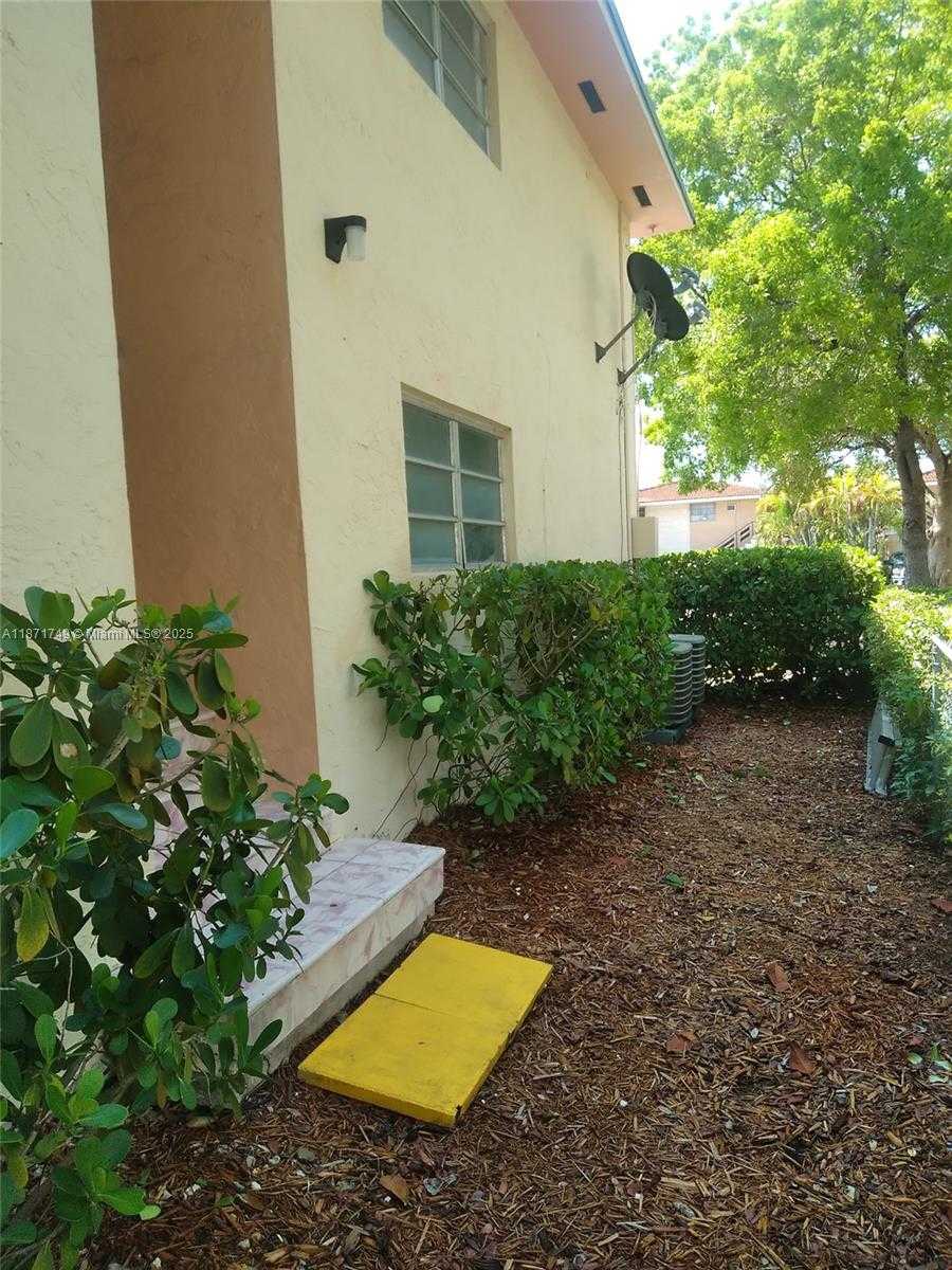 Small Image of 1353 NORTH WEST 5 ST, Miami Number 10
