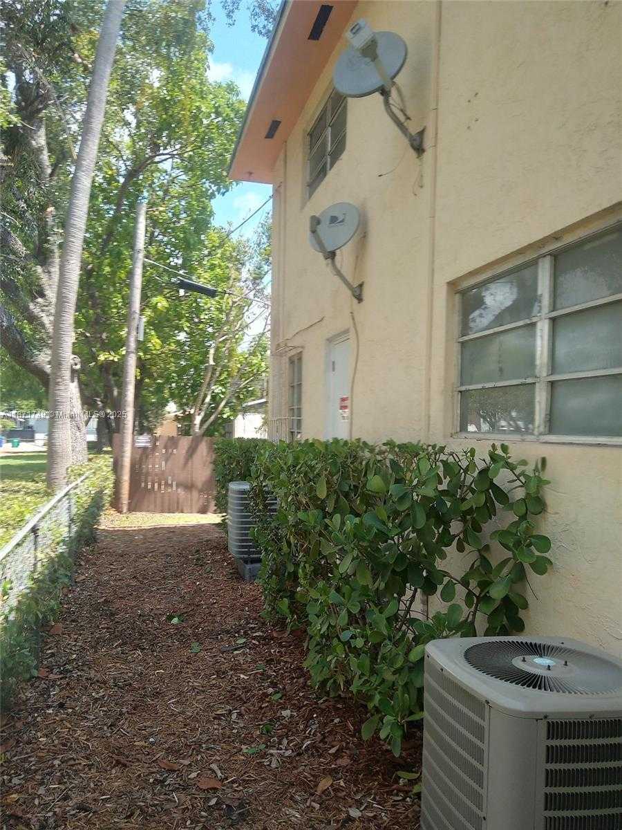 Small Image of 1353 NORTH WEST 5 ST, Miami Number 11