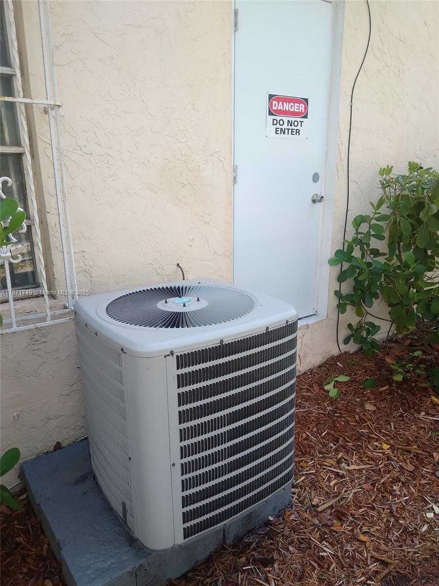 Small Image of 1353 NORTH WEST 5 ST, Miami Number 12