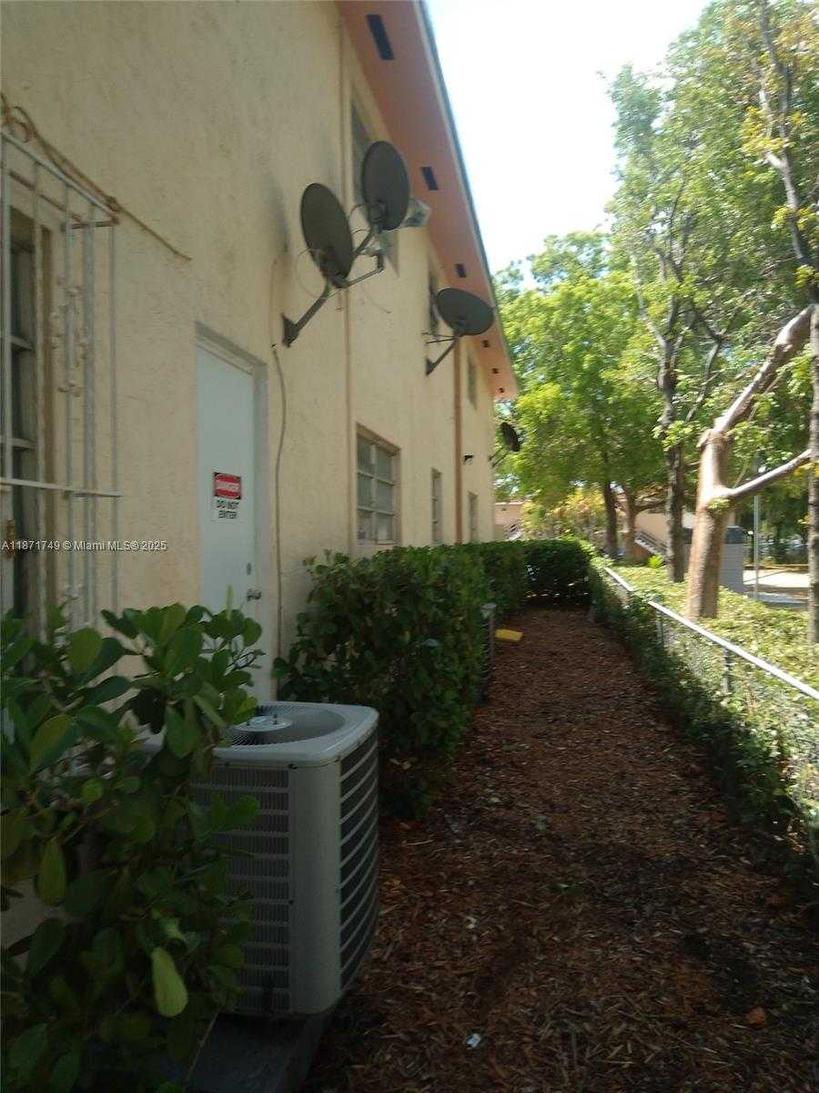 Small Image of 1353 NORTH WEST 5 ST, Miami Number 8