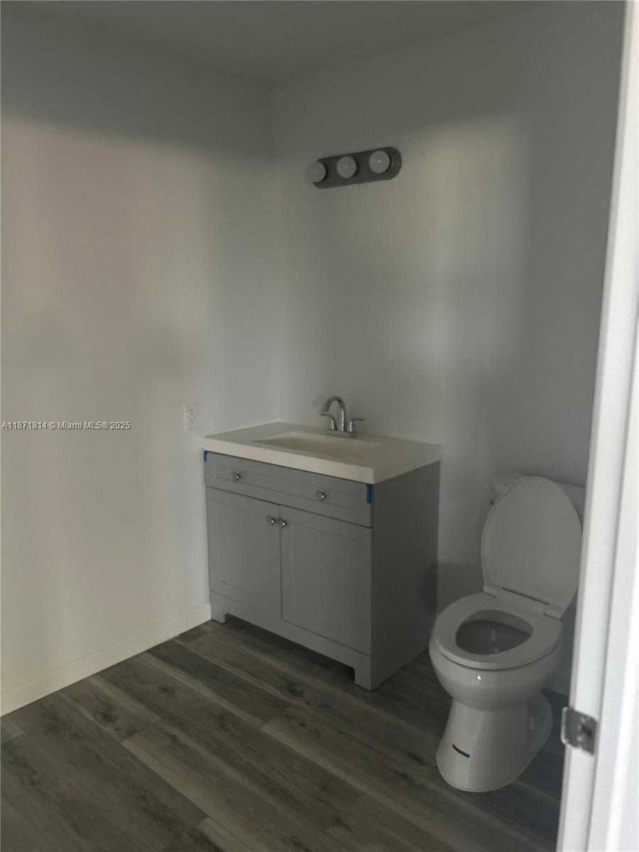Small Image of 2000 NORTH DIXIE HWY, Hollywood Number 13