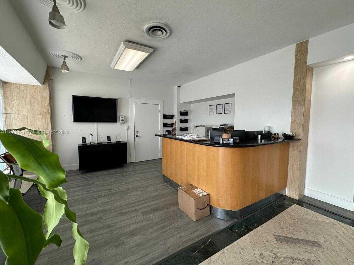 Small Image of 2116 HOLLYWOOD BLVD, Hollywood Number 3