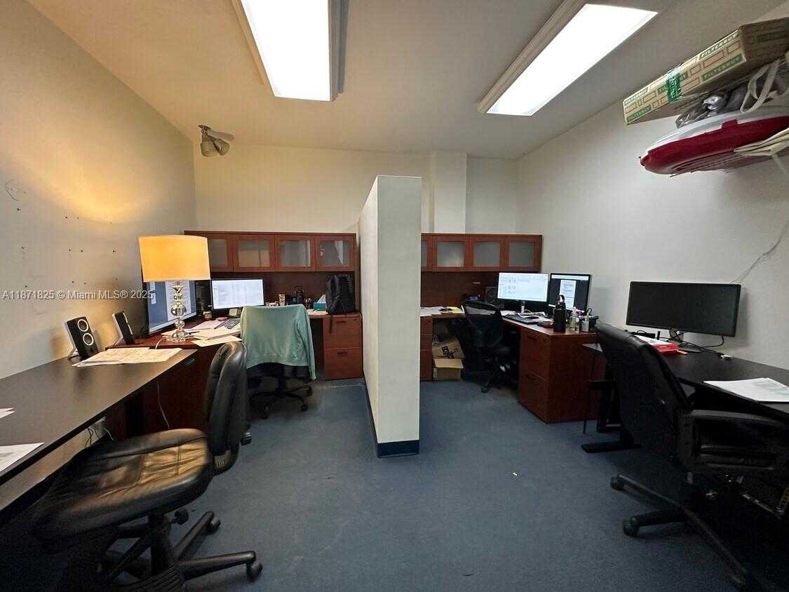 Small Image of 2116 HOLLYWOOD BLVD, Hollywood Number 5