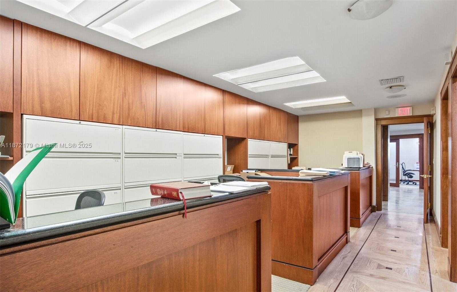 Small Image of 4551 PONCE DE LEON BLVD, Coral Gables Number 3