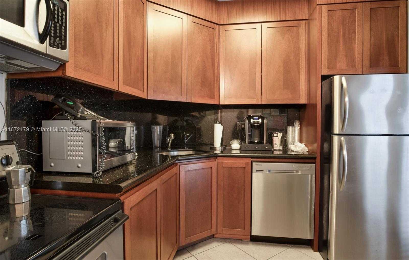Small Image of 4551 PONCE DE LEON BLVD, Coral Gables Number 5