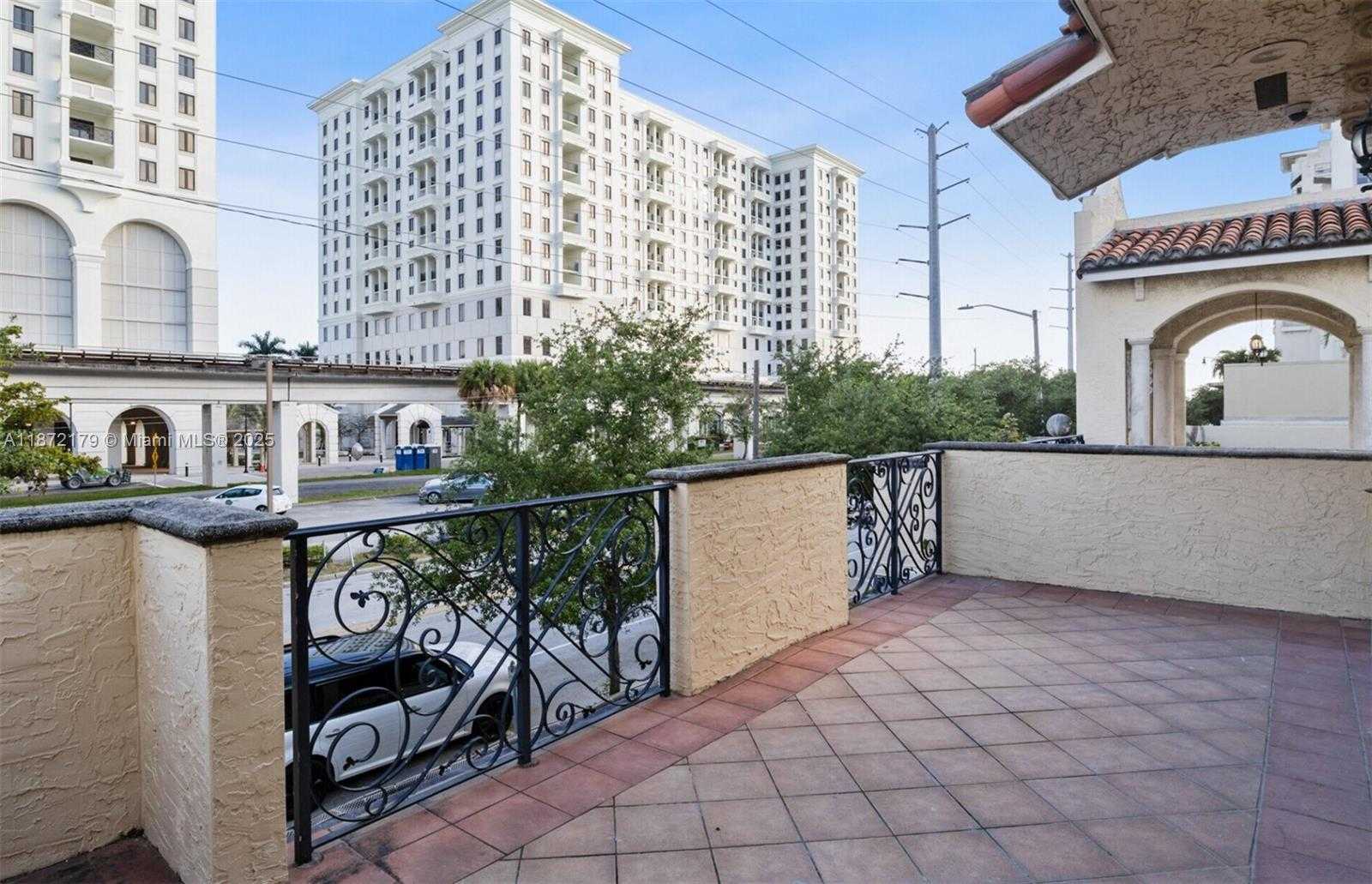 Small Image of 4551 PONCE DE LEON BLVD, Coral Gables Number 7