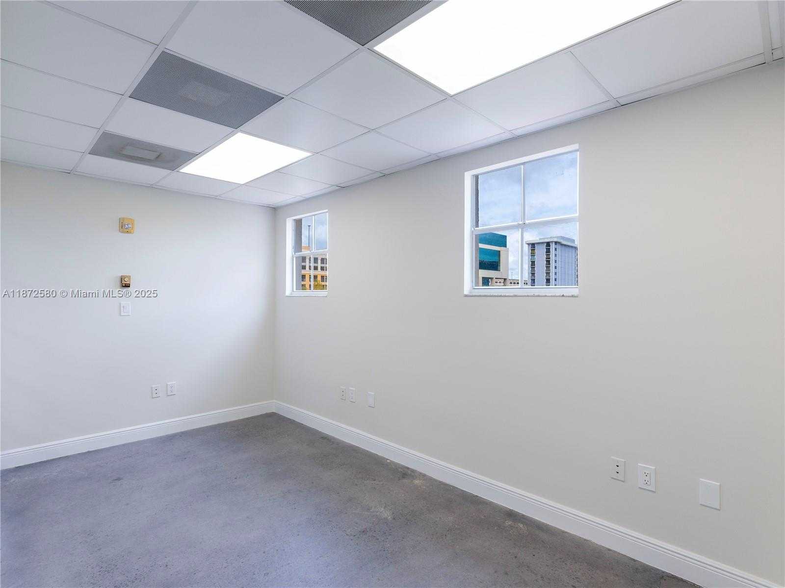 Small Image of 2701 PONCE DE LEON BLVD, Coral Gables Number 12