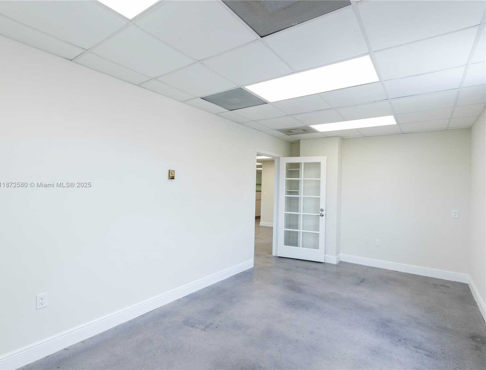 Small Image of 2701 PONCE DE LEON BLVD, Coral Gables Number 14