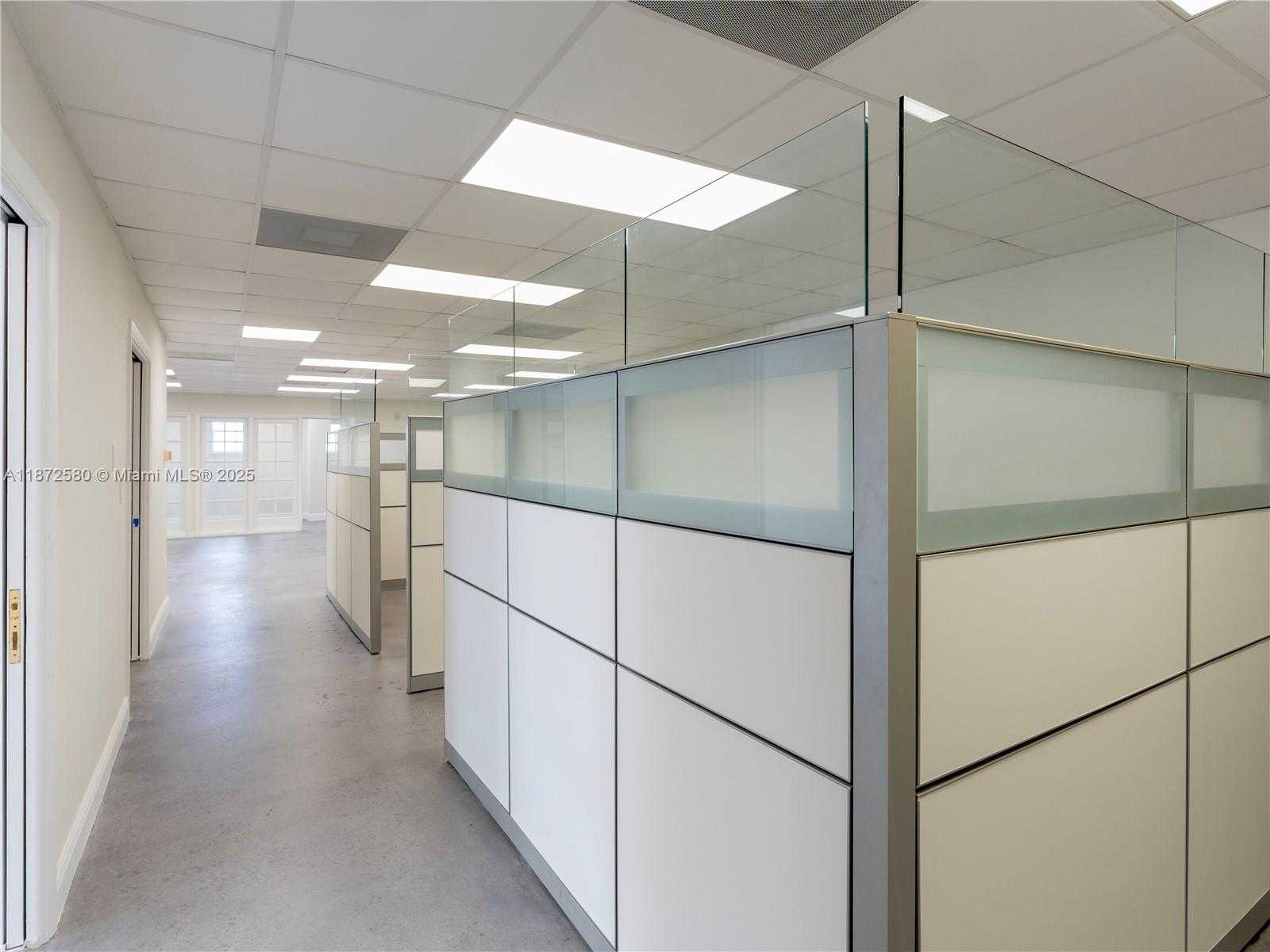 Small Image of 2701 PONCE DE LEON BLVD, Coral Gables Number 20