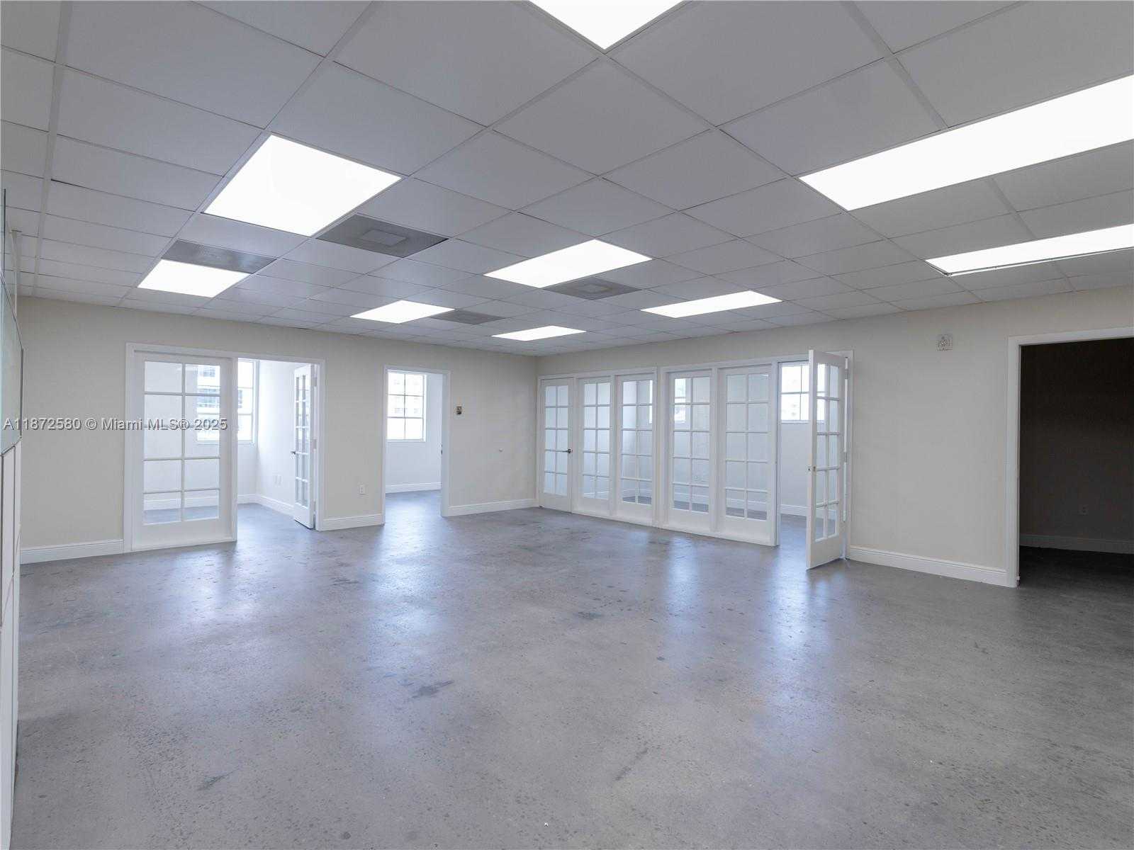 Small Image of 2701 PONCE DE LEON BLVD, Coral Gables Number 26