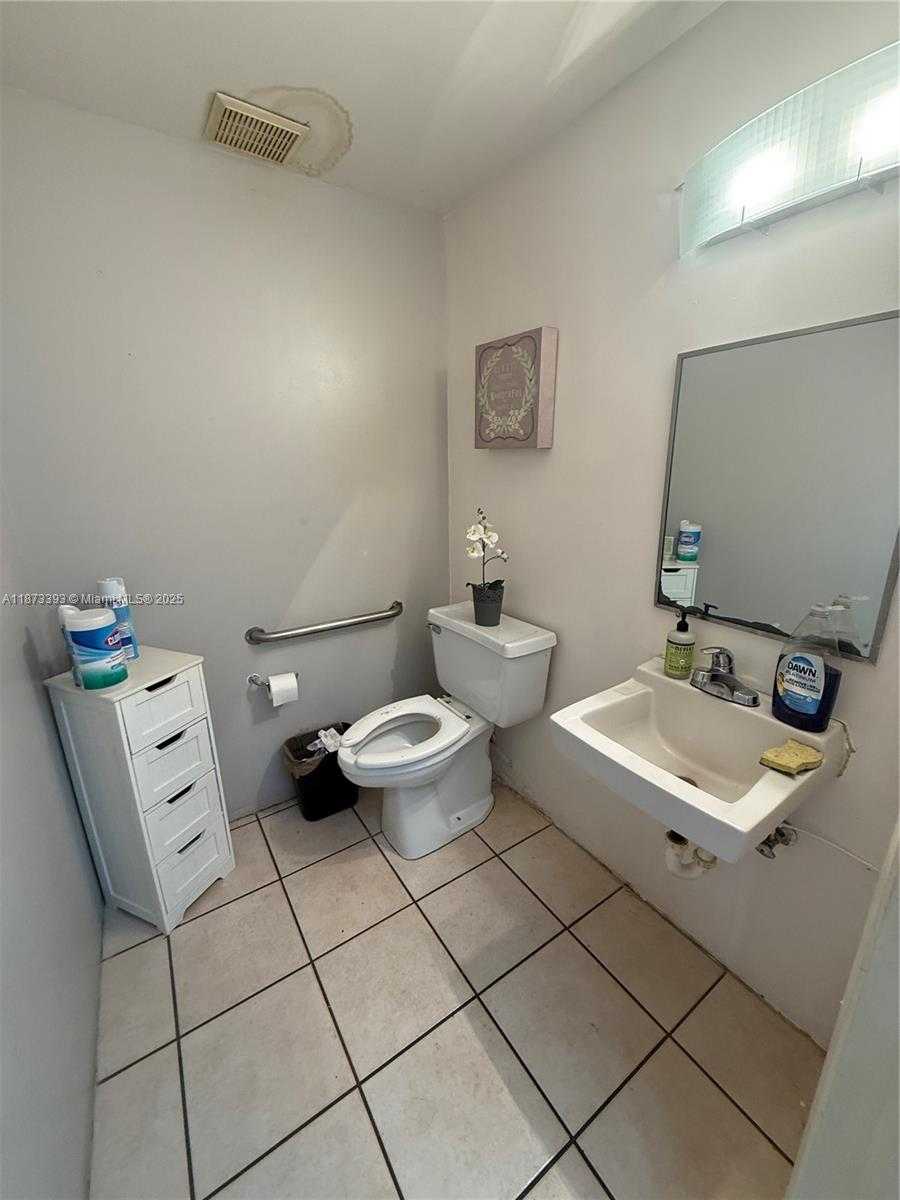Small Image of 6065 NORTH WEST 167TH ST #B11, Hialeah Number 4