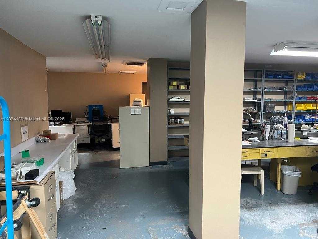 Small Image of 1460 NORTH WEST 107TH AVE #35H, Sweetwater Number 14