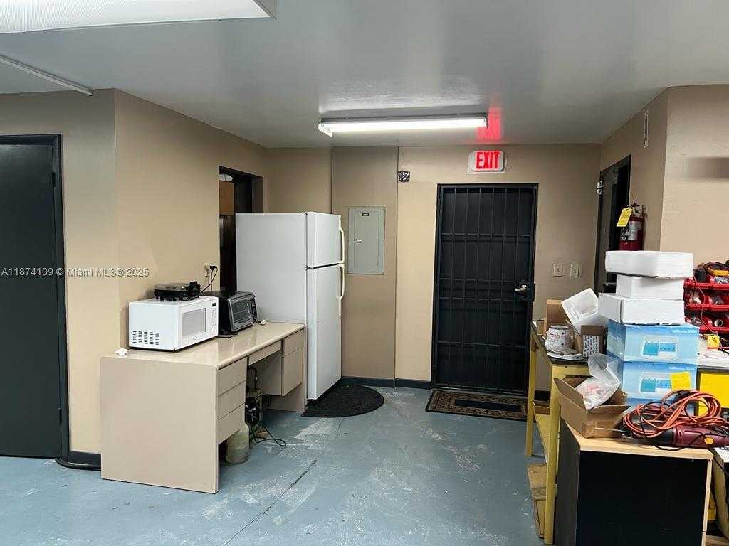 Small Image of 1460 NORTH WEST 107TH AVE #35H, Sweetwater Number 8