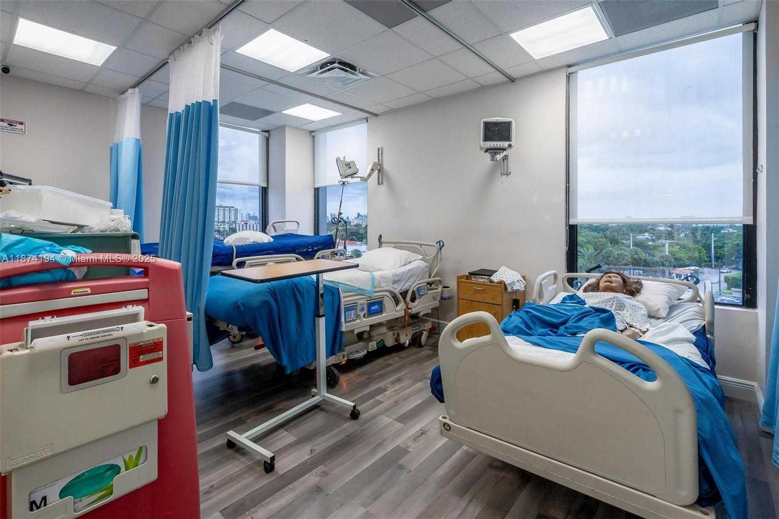 Small Image of 12550 BISCAYNE BLVD #500, North Miami Number 21