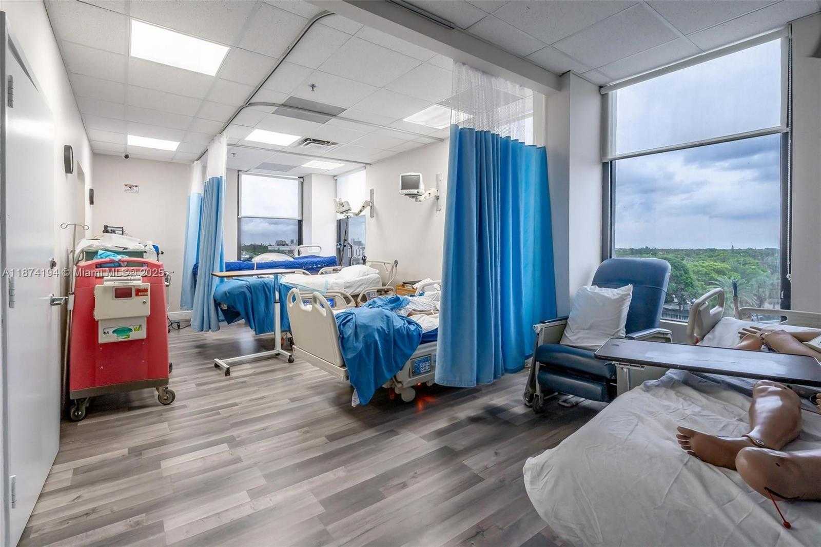 Small Image of 12550 BISCAYNE BLVD #500, North Miami Number 22