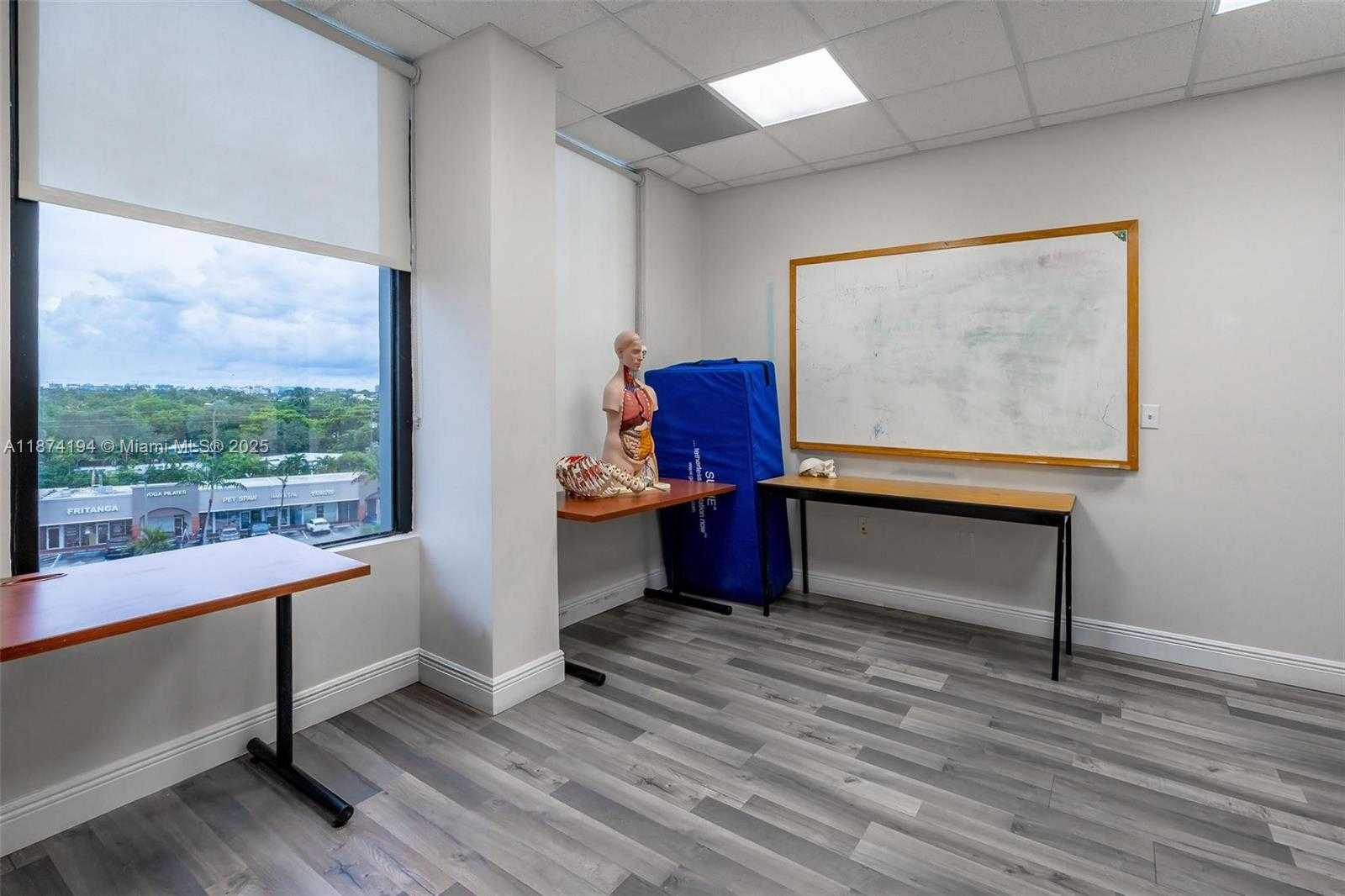 Small Image of 12550 BISCAYNE BLVD #500, North Miami Number 25