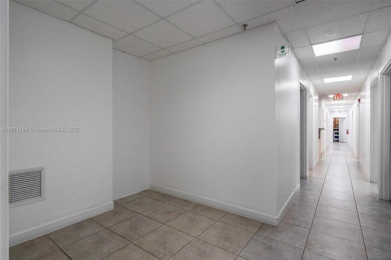 Small Image of 12550 BISCAYNE BLVD #500, North Miami Number 31