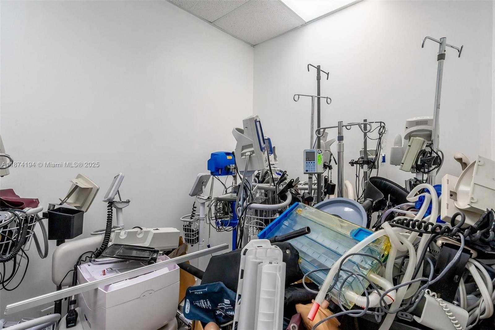 Small Image of 12550 BISCAYNE BLVD #500, North Miami Number 33