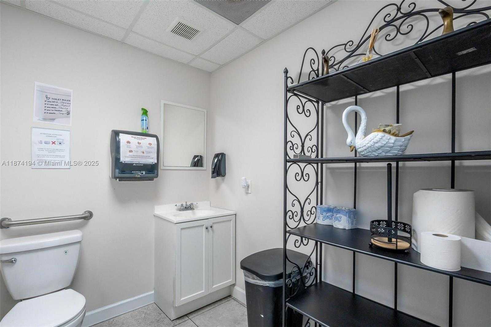 Small Image of 12550 BISCAYNE BLVD #500, North Miami Number 38