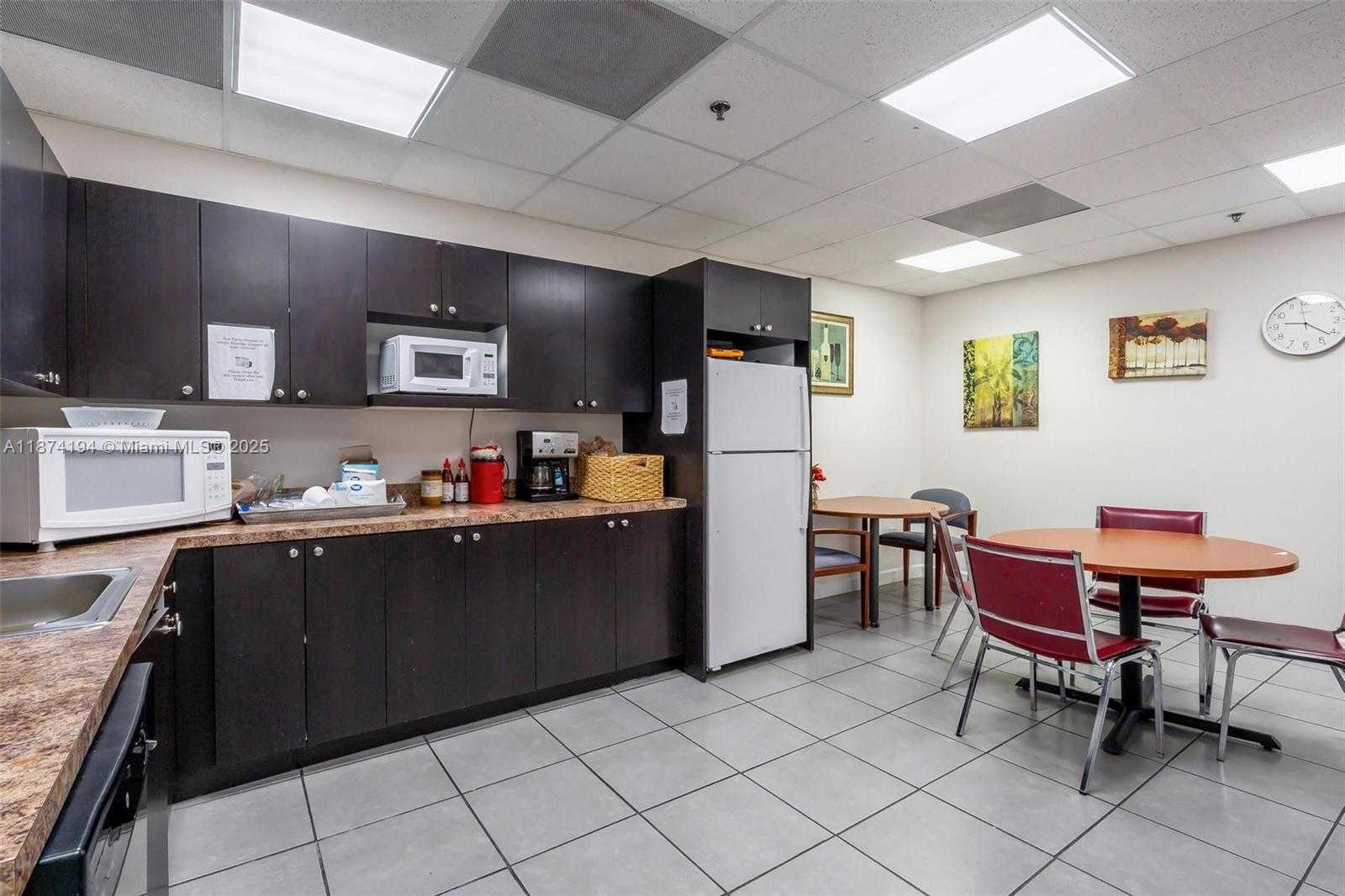 Small Image of 12550 BISCAYNE BLVD #500, North Miami Number 39