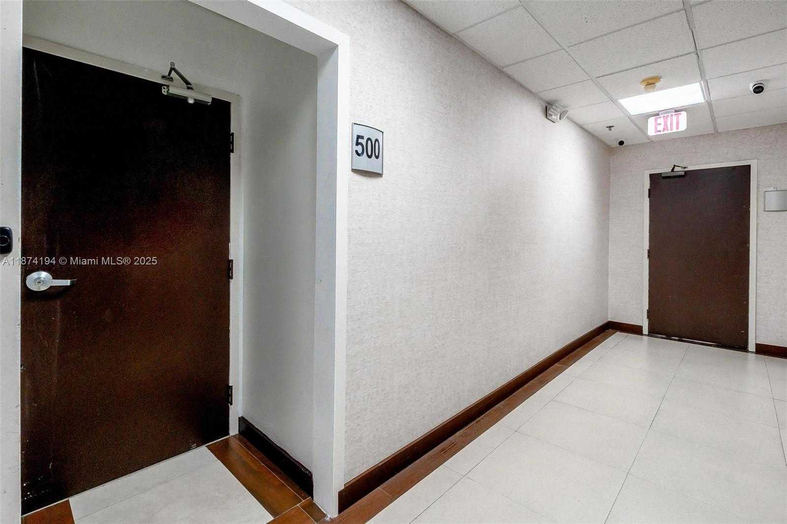 Small Image of 12550 BISCAYNE BLVD #500, North Miami Number 5