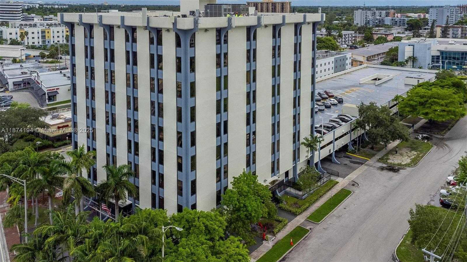 Small Image of 12550 BISCAYNE BLVD #500, North Miami Number 59