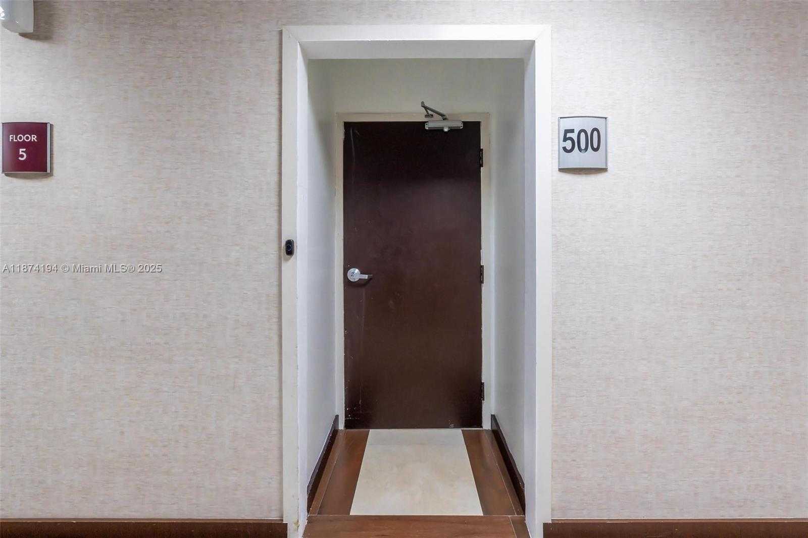 Small Image of 12550 BISCAYNE BLVD #500, North Miami Number 6