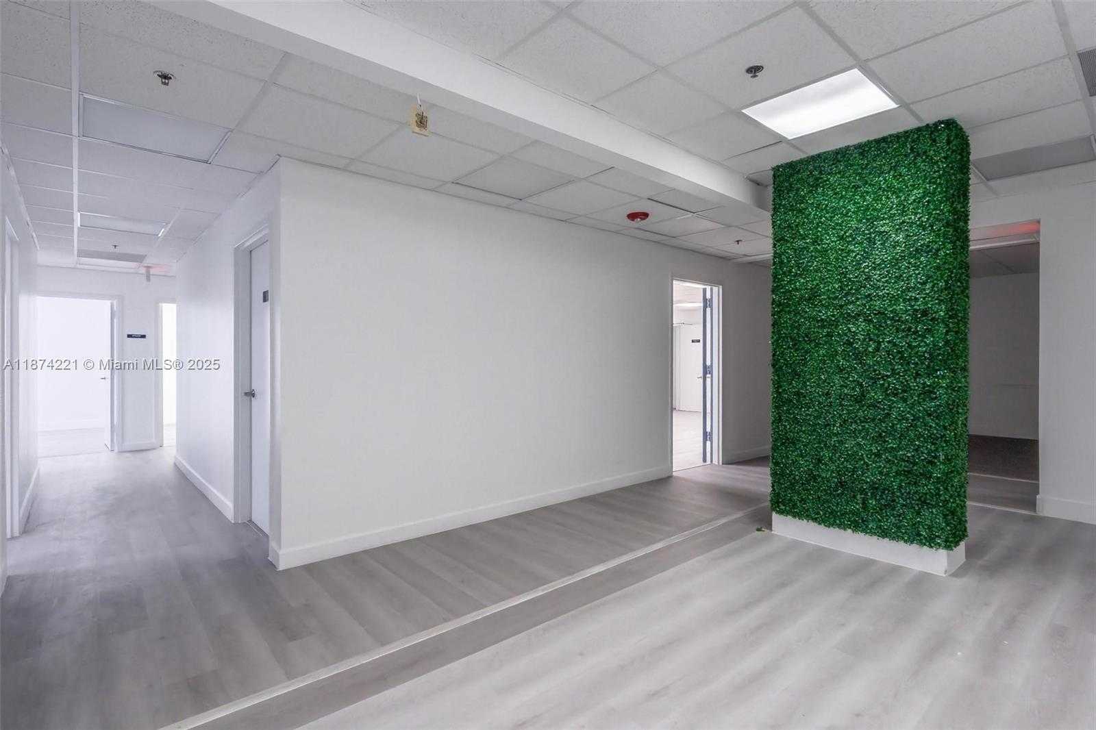 Small Image of 12550 BISCAYNE BLVD #505, North Miami Number 10