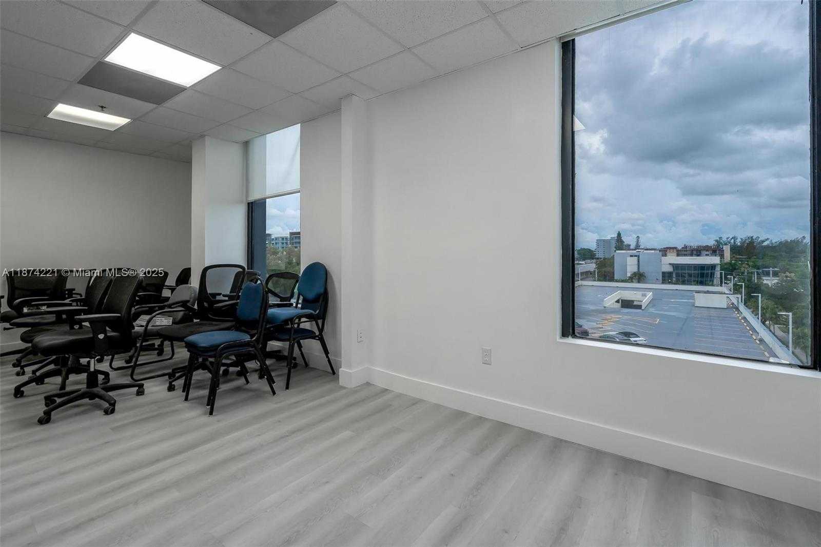 Small Image of 12550 BISCAYNE BLVD #505, North Miami Number 11