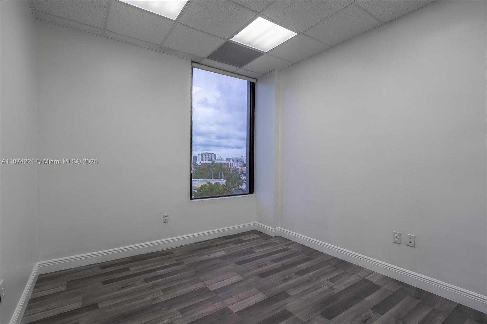 Small Image of 12550 BISCAYNE BLVD #505, North Miami Number 15