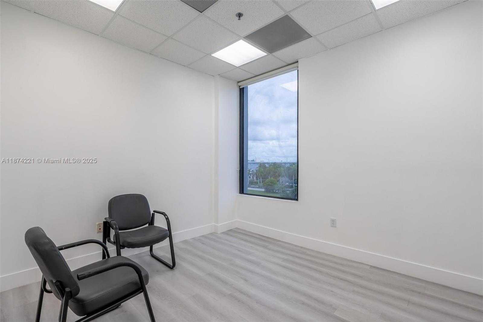 Small Image of 12550 BISCAYNE BLVD #505, North Miami Number 17