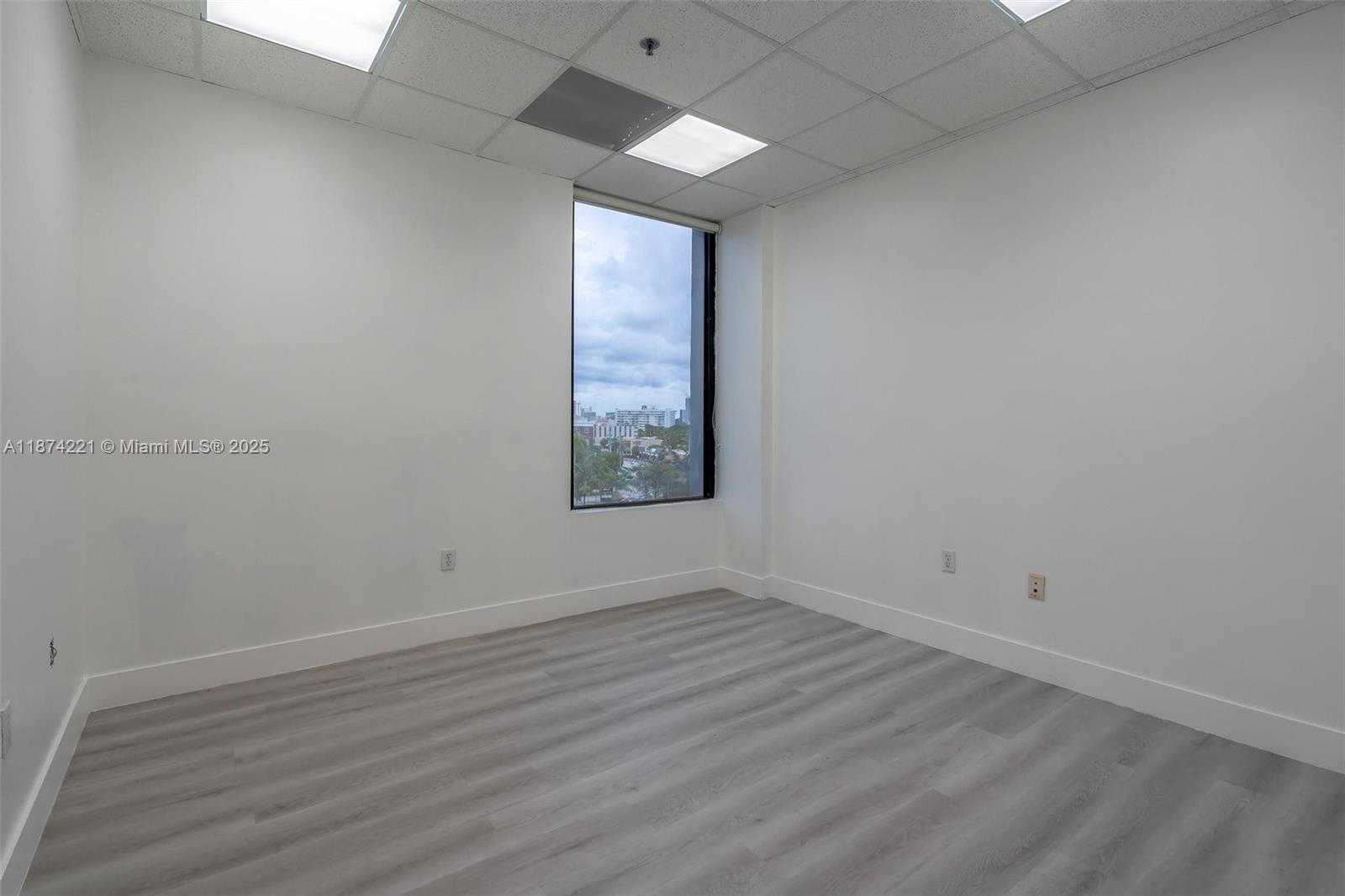 Small Image of 12550 BISCAYNE BLVD #505, North Miami Number 20