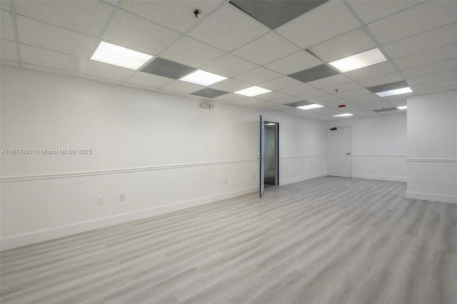 Small Image of 12550 BISCAYNE BLVD #505, North Miami Number 22