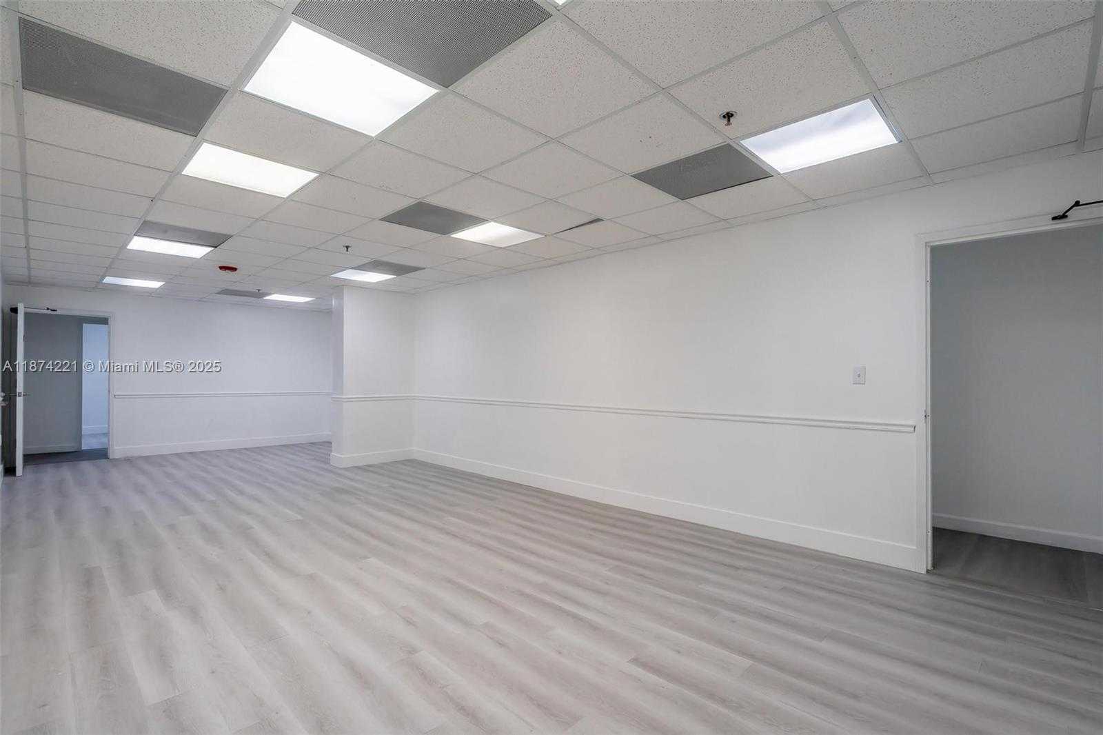 Small Image of 12550 BISCAYNE BLVD #505, North Miami Number 23