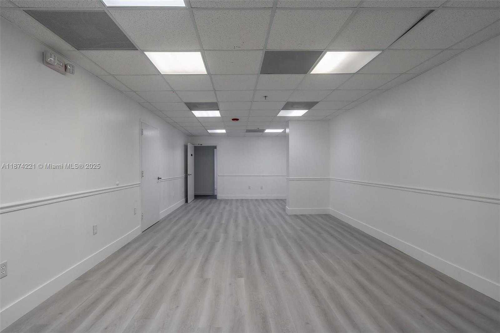 Small Image of 12550 BISCAYNE BLVD #505, North Miami Number 24