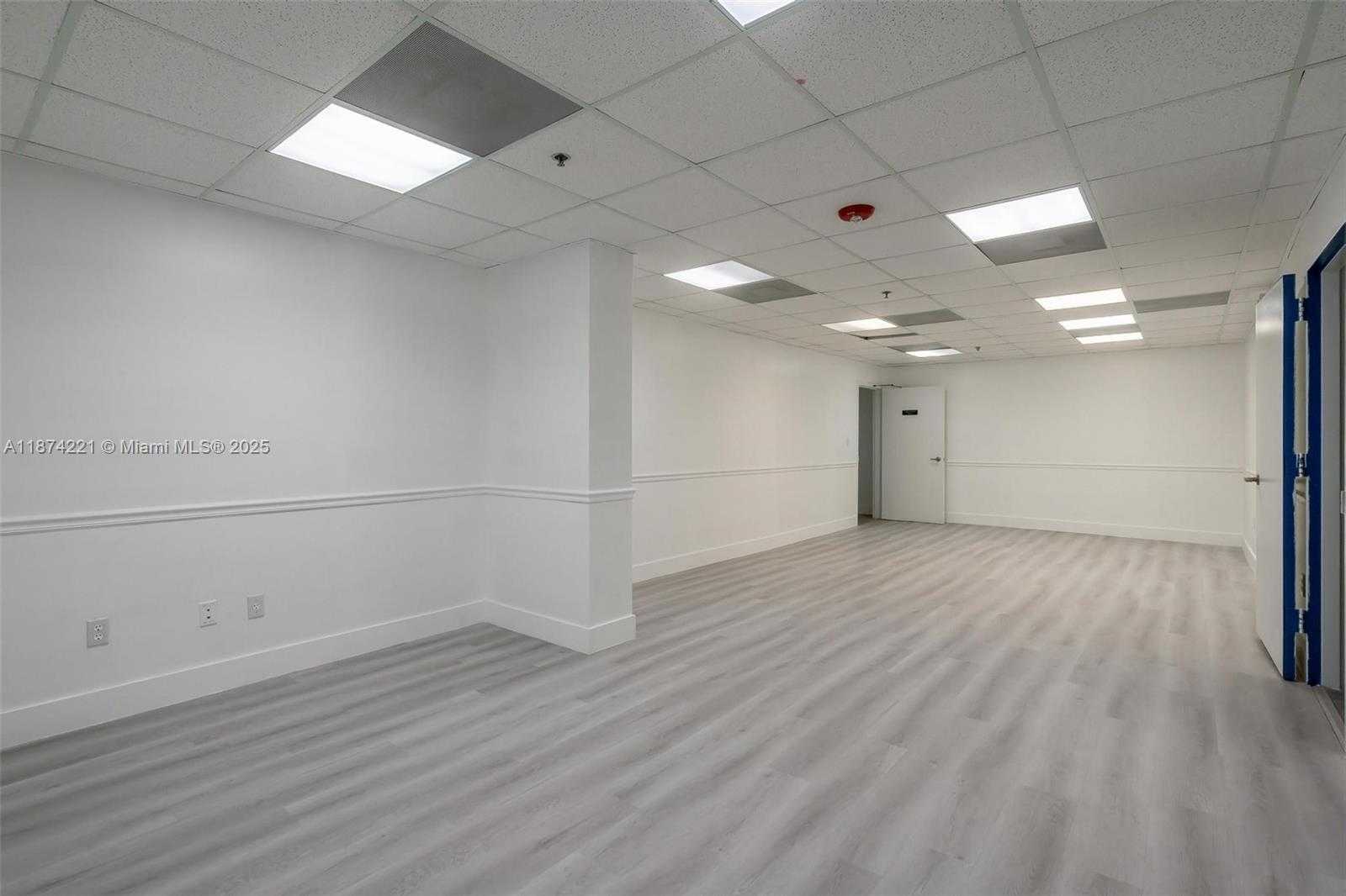 Small Image of 12550 BISCAYNE BLVD #505, North Miami Number 25