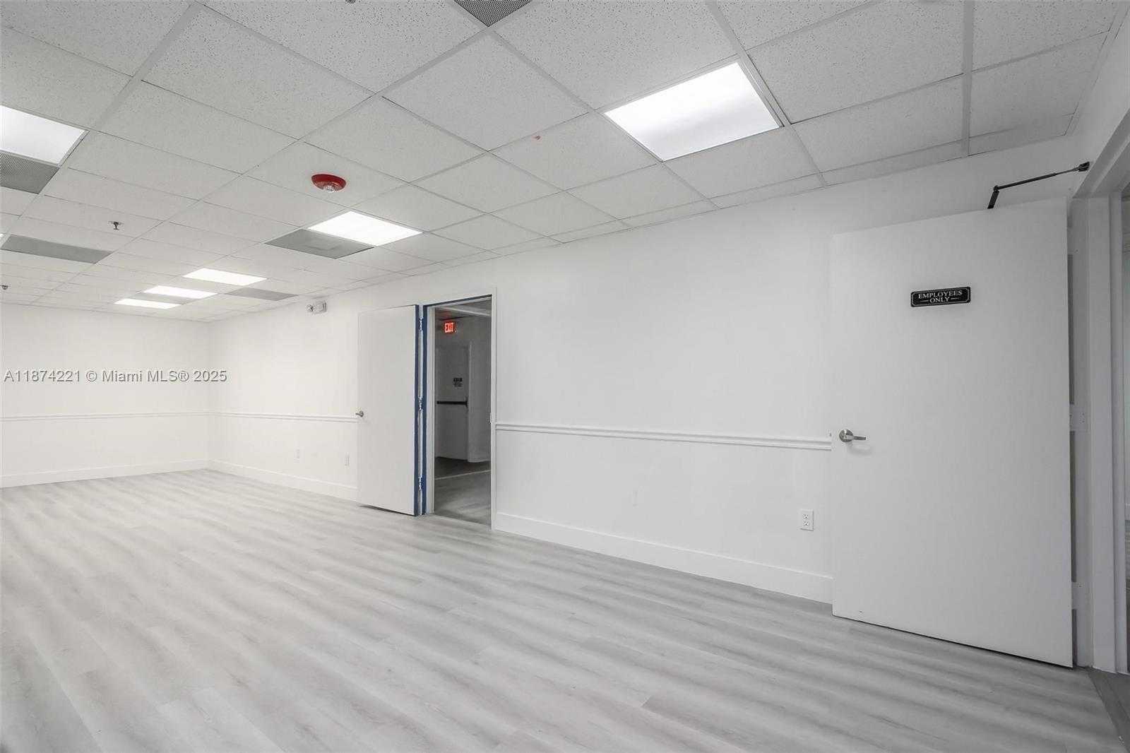 Small Image of 12550 BISCAYNE BLVD #505, North Miami Number 26