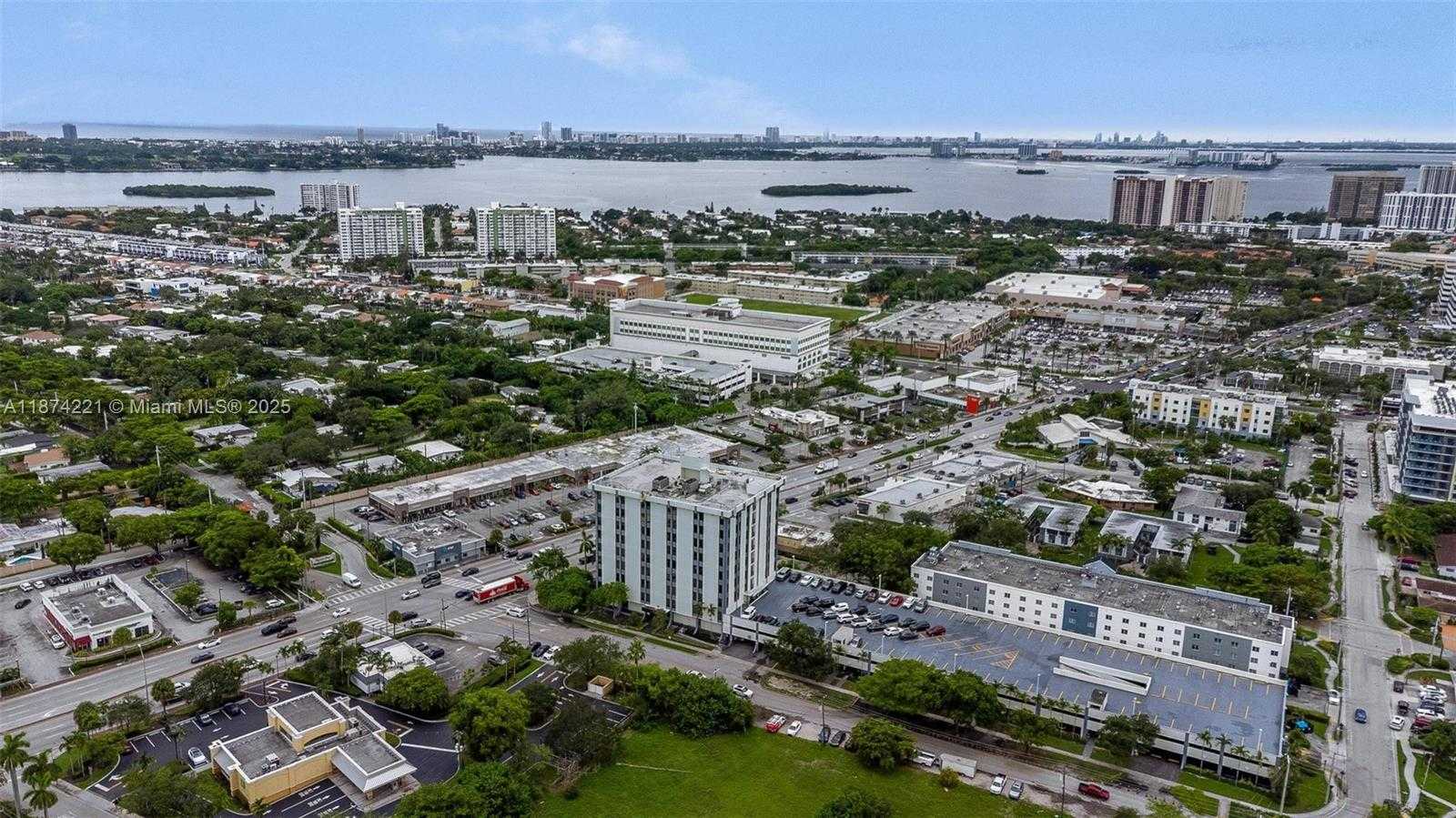 Small Image of 12550 BISCAYNE BLVD #505, North Miami Number 29