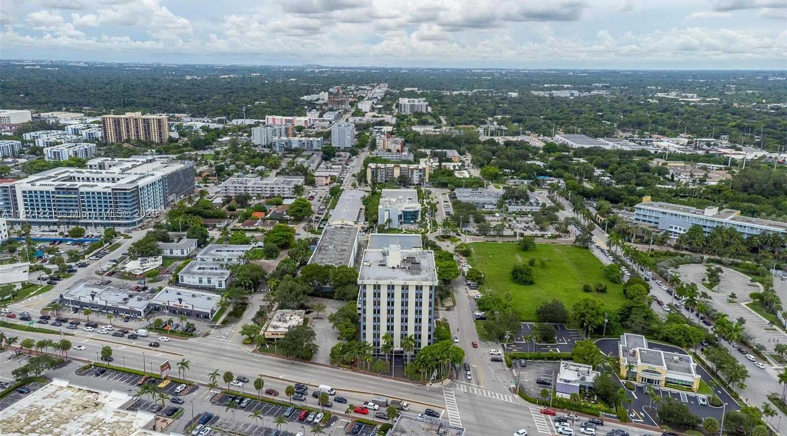 Small Image of 12550 BISCAYNE BLVD #505, North Miami Number 33