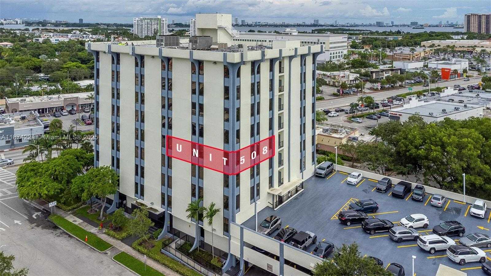 Small Image of 12550 BISCAYNE BLVD #505, North Miami Number 39