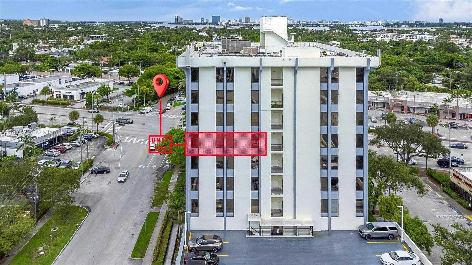 Small Image of 12550 BISCAYNE BLVD #505, North Miami Number 40