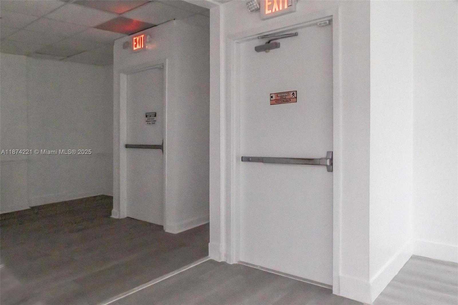 Small Image of 12550 BISCAYNE BLVD #505, North Miami Number 8