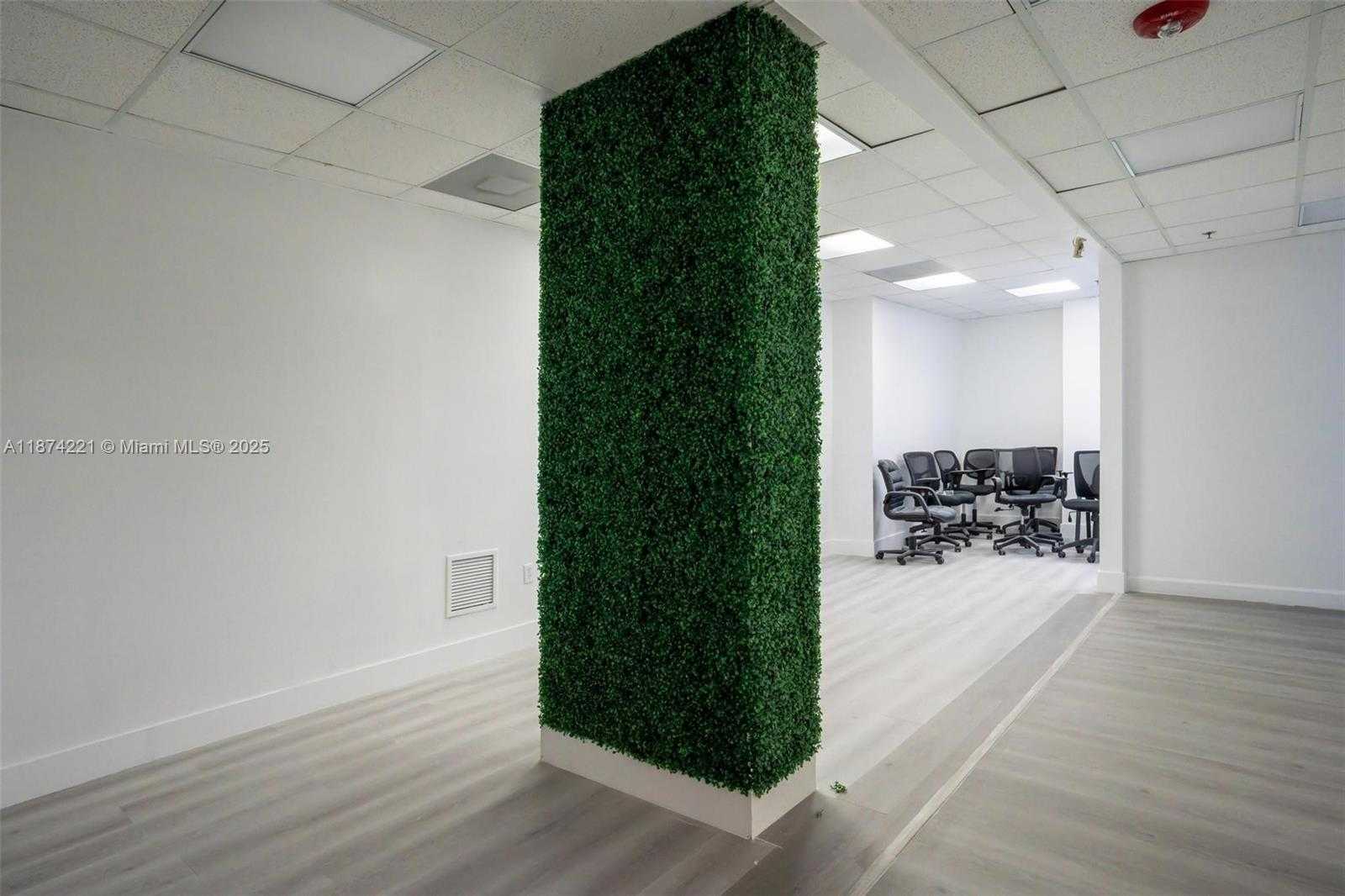 Small Image of 12550 BISCAYNE BLVD #505, North Miami Number 9