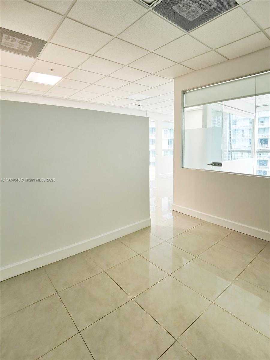 Small Image of 175 SE 7th St, Miami, FL 33131, USA Number 2