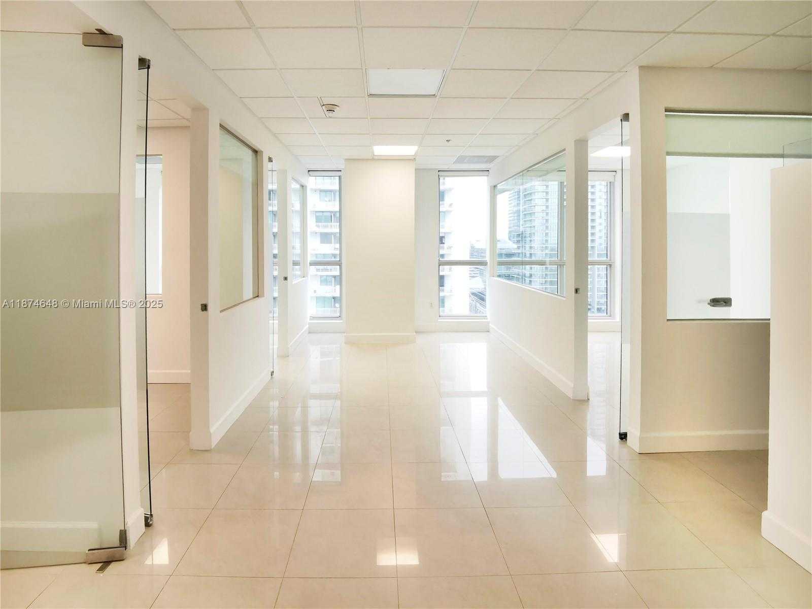 Small Image of 175 SE 7th St, Miami, FL 33131, USA Number 3