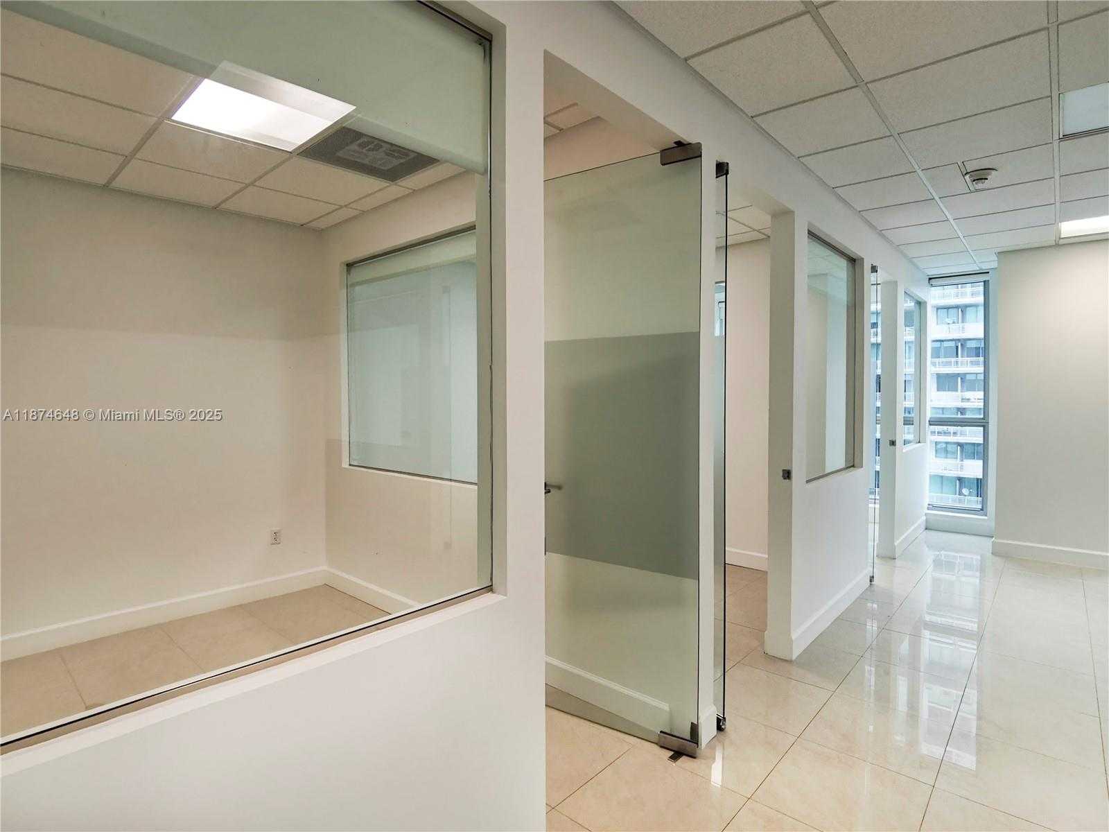 Small Image of 175 SE 7th St, Miami, FL 33131, USA Number 4